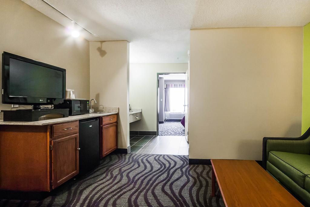 Quality Suites Memphis/ Wolfchase Galleria Eksteriør bilde