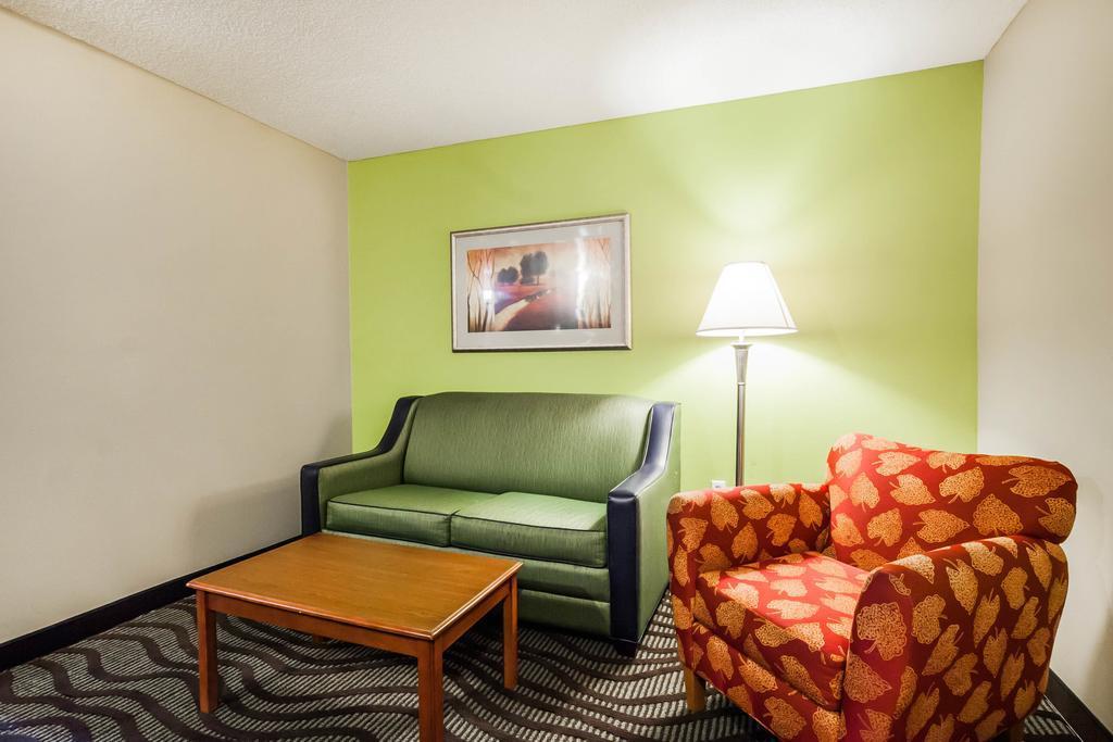 Quality Suites Memphis/ Wolfchase Galleria Eksteriør bilde